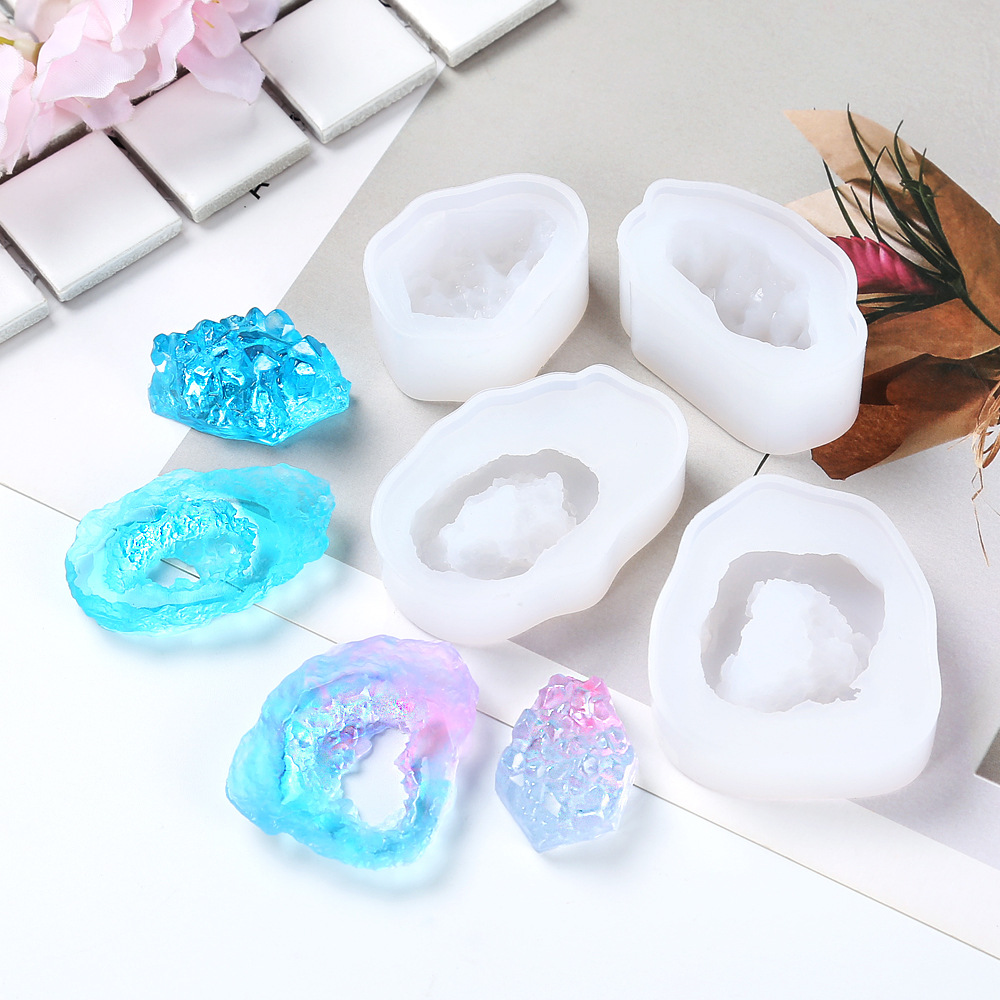 Hand DIY Crystal Drop Glue Ornament Pendant Simulation Raw Stone Crystal Cluster Silica Gel Mold Article number: Sc011